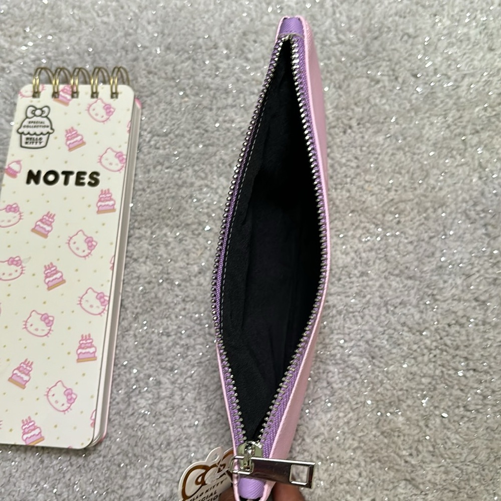 Hello Kitty tumbler, notebook, pencil pouch, and gift bag gift set. - Picture 4 of 9
